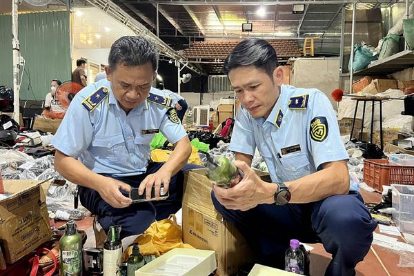 Nhức nhối hàng giả, hàng nhái: Hơn 23.400 vụ vi phạm, thu nộp ngân sách gần 372 tỷ đồng