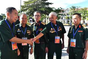 Người có công được tặng quà nhân dịp Đại hội đại biểu toàn quốc lần thứ XIV