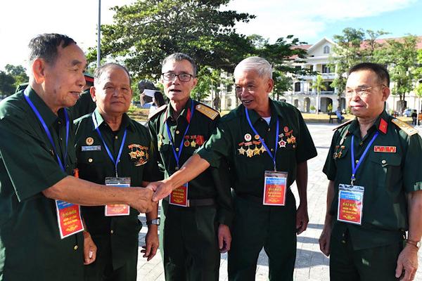 Người có công được tặng quà nhân dịp Đại hội đại biểu toàn quốc lần thứ XIV