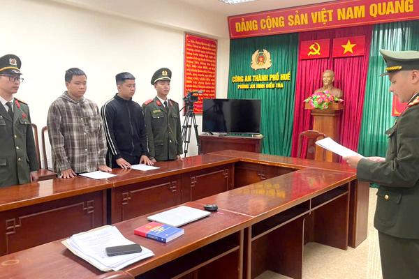 Công an TP Huế: Khởi tố 2 đối tượng về hành vi “Tàng trữ trái phép vũ khí quân dụng”