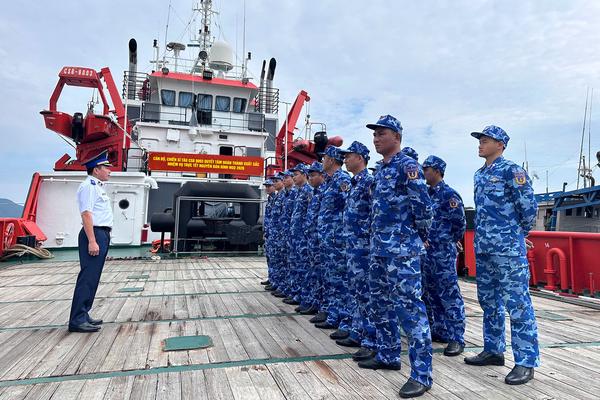 Tàu cảnh sát biển 9003 lên đường trực sẵn sàng chiến đấu dịp Tết Bính Ngọ 2026