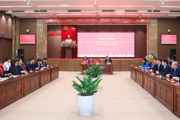 Hà Nội: Công bố các quyết định về công tác cán bộ