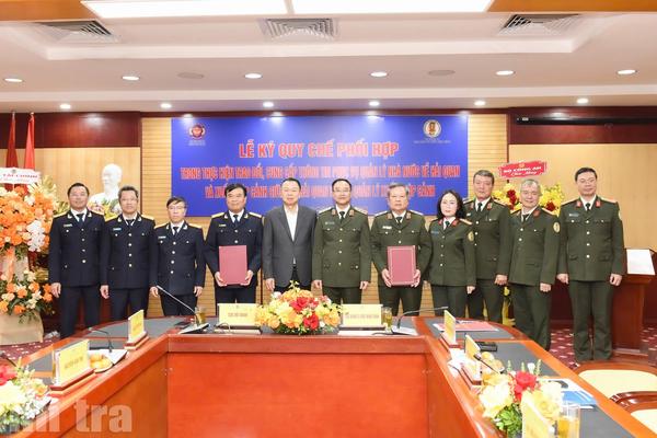 Ký Quy chế phối hợp trao đổi thông tin về hải quan và xuất nhập cảnh