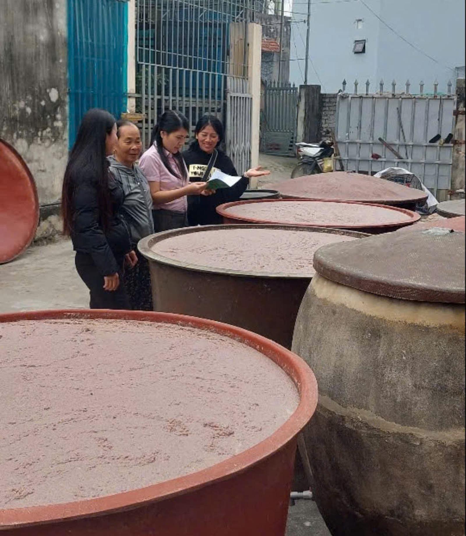 Kh&aacute;ch h&agrave;ng Nguyễn Thị Th&agrave;nh vay 100 triệu đồng, hộ cận ngh&egrave;o