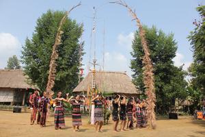 Linh thiêng cây nêu ngày Tết trong văn hóa dân gian người Việt