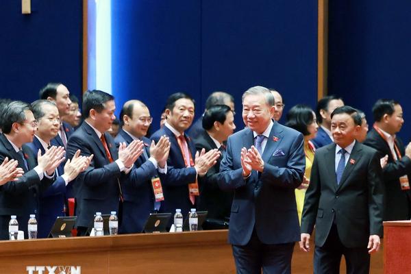 Đại biểu thảo luận tại Hội trường các văn kiện Đại hội XIV của Đảng