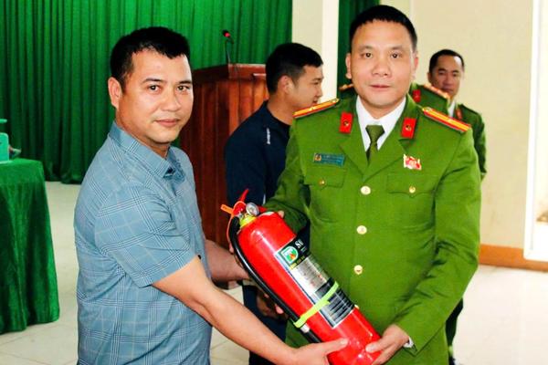 Thanh Hóa: Đổi vũ khí, vật liệu nổ lấy bình chữa cháy trong dịp Tết Nguyên đán