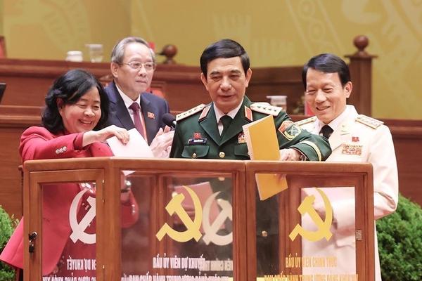 2 Phó Thủ tướng và 11 Bộ trưởng, Trưởng ngành tái cử Ban Chấp hành Trung ương khóa mới