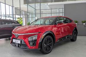 Giá dưới 1 tỷ đồng, VinFast VF 7 được đánh giá toàn diện nhất phân khúc