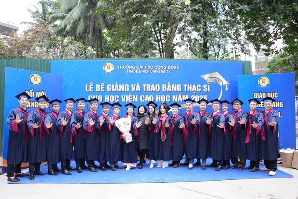 Trường Đại học Công đoàn tổ chức lễ bế giảng, trao bằng cho 100 tân thạc sĩ