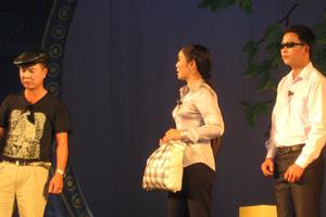 Sân khấu Hà Nội: Gặp khó theo mùa