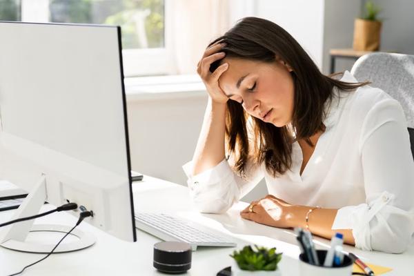 Trầm uất âm thầm bào mòn năng lượng và hiệu suất làm việc