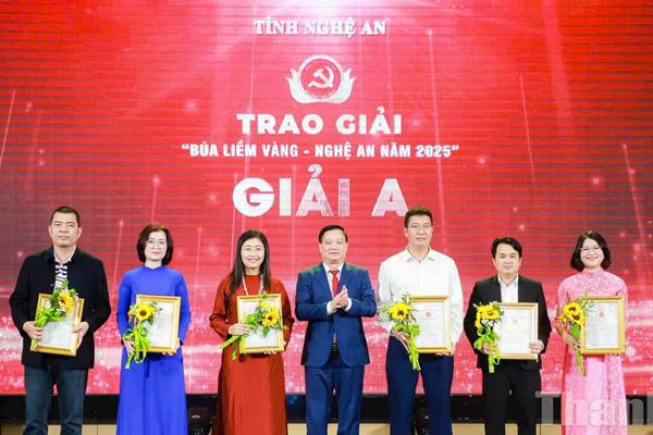 Nghệ An: Gặp mặt các cơ quan báo chí và trao giải Búa liềm vàng năm 2025