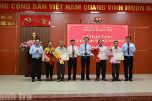 Chánh Thanh tra tỉnh Tây Ninh trao Huy hiệu Đảng tại xã Đức Huệ