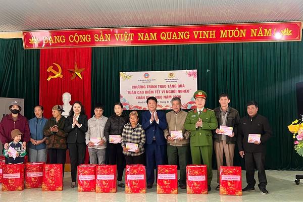 TAND khu vực 4 - Thái Nguyên trao 27 suất quà Tết cho các hộ nghèo