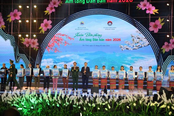 Hà Tĩnh: Thắt chặt tình quân dân trong chương trình Xuân Biên phòng ấm lòng dân bản