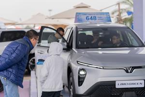 VinFast Green đặt lại tiêu chuẩn xe dịch vụ: Trải nghiệm êm ái, lợi nhuận tối ưu