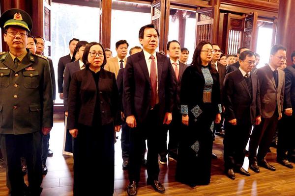 Lào Cai tưởng niệm Chủ tịch Hồ Chí Minh nhân ngày thành lập Đảng