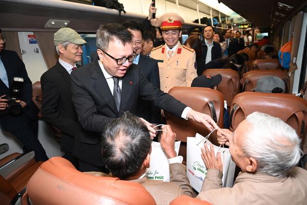 “Chuyến tàu Hạnh phúc”: Lan tỏa giá trị nhân văn, kết nối niềm tin và quảng bá du lịch Việt Nam