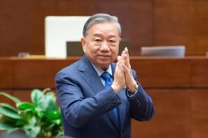 Vững bước dưới cờ Đảng