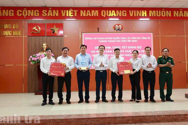 Chánh Thanh tra tỉnh Tây Ninh thăm, chúc Tết Đảng bộ và Nhân dân xã Đức Huệ, Bình Đức