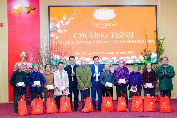 Bí thư Tỉnh ủy Nghệ An chúc Tết miền biên giới để không ai thiếu Tết