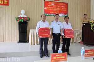 Chánh Thanh tra tỉnh Tây Ninh thay mặt Ban Thường vụ Tỉnh ủy thăm, chúc Tết tại xã Tân Tây