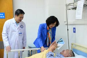 Thứ trưởng Bộ Y tế yêu cầu Bệnh viện Nội tiết Trung ương bảo đảm trực Tết an toàn