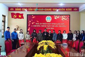 Toà án Nhân dân tỉnh Lạng Sơn thăm hỏi, trao 20 suất quà cho người dân nghèo tại xã Ba Sơn