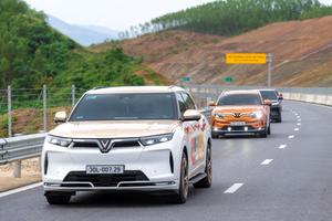 Chủ xe VinFast: “Mua xe rồi mới hiểu thế nào là được chăm sóc tới nơi tới chốn”