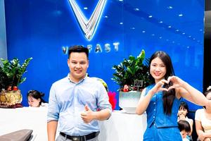 Doanh thu gần 100 tỷ đồng/năm, chủ chuỗi showroom tiết lộ lý do khách tin tưởng xe điện VinFast