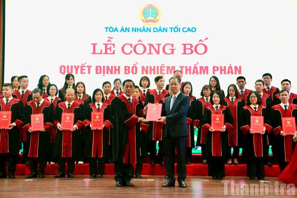 Toà án Nhân dân Tối cao trao Quyết định bổ nhiệm Thẩm phán Tòa án Nhân dân