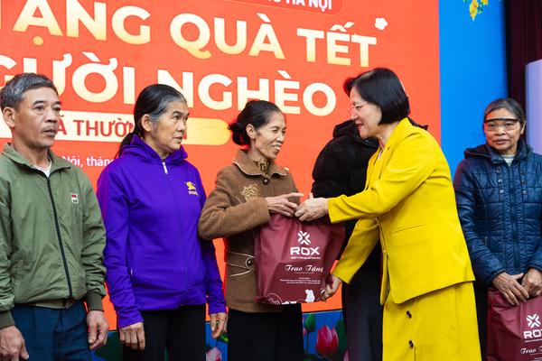 Gói quà Tết nghĩa tình gửi đến những hoàn cảnh khó khăn