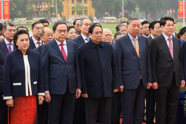 Lãnh đạo Đảng, Nhà nước vào Lăng viếng Chủ tịch Hồ Chí Minh dịp Tết Bính Ngọ
