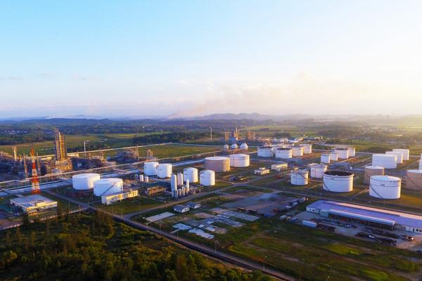 NMLD Dung Quất hoạt động ổn định ở 124 - 125% công suất, đảm bảo nguồn cung xăng dầu dịp Tết