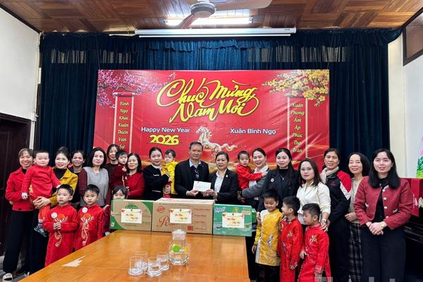 Tòa án Nhân dân Hải Phòng tặng quà tết cho các gia đình có hoàn cảnh khó khăn, người neo đơn, nạn nhân chất độc da cam