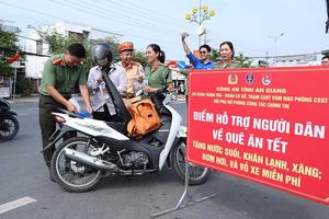 Công an tỉnh An Giang tiếp sức người dân về quê dịp Tết Bính Ngọ 2026