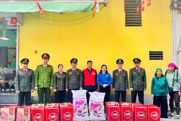 Xuân ấm nơi phố nhỏ: Trao yêu thương giữa ngày giáp Tết