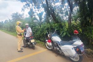 717 vi phạm giao thông bị xử lý, tăng cường tuần tra tuyến liên thôn, liên xã