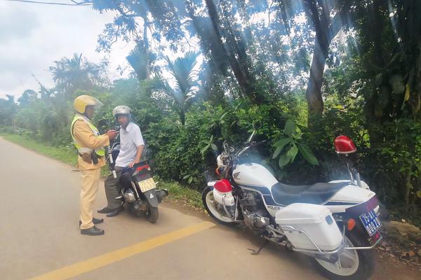 717 vi phạm giao thông bị xử lý, tăng cường tuần tra tuyến liên thôn, liên xã