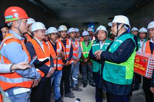 Thủ tướng kiểm tra công trường đường sắt đô thị Nhổn - Ga Hà Nội