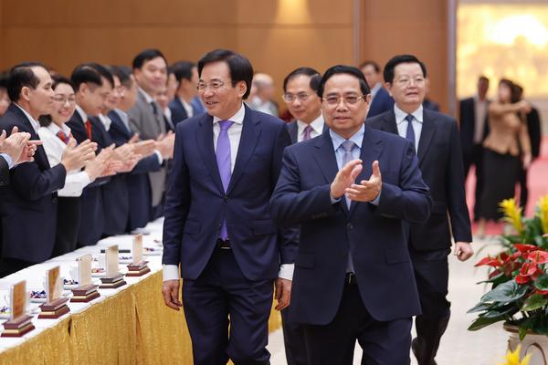 Thủ tướng yêu cầu triển khai công việc ngay từ ngày đầu sau Tết