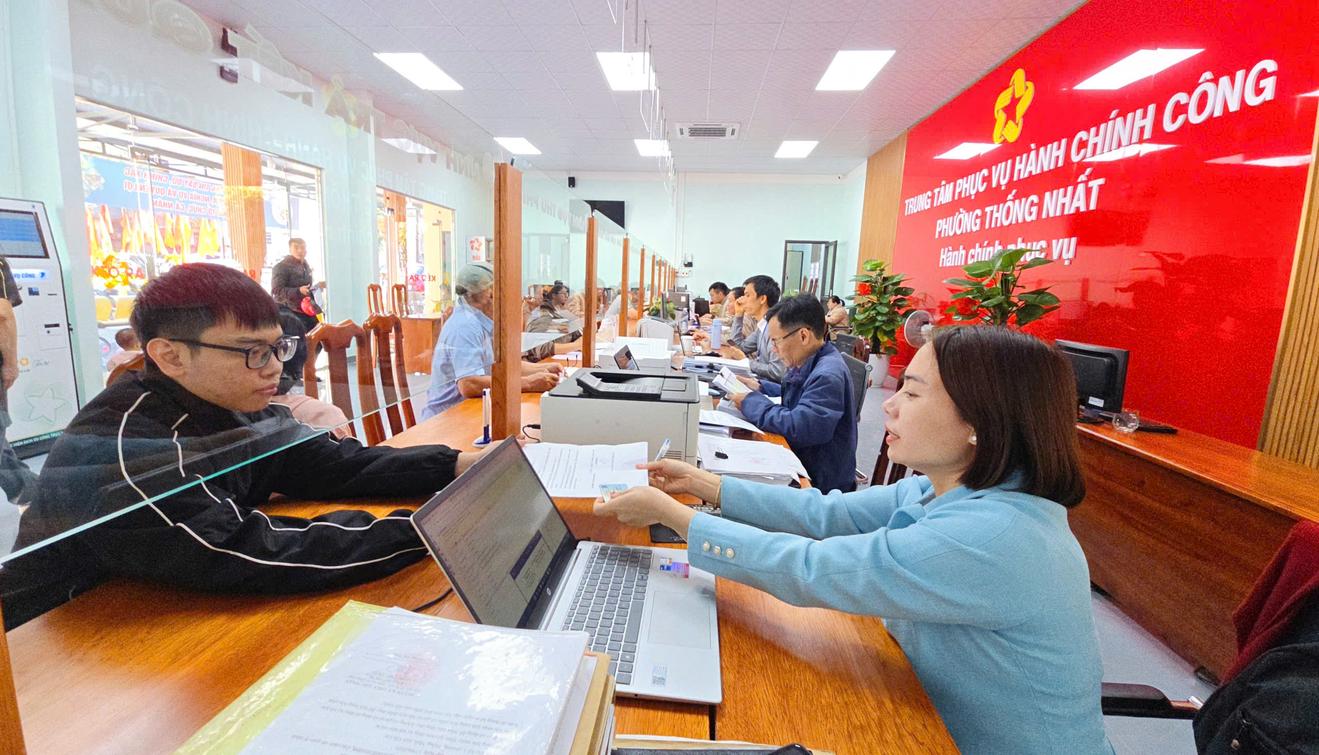 Gia Lai ngày đầu Xuân: Công sở rộn ràng, cán bộ sẵn sàng phục vụ