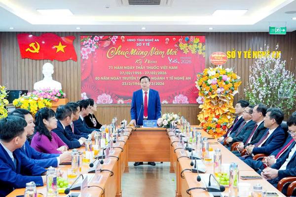 Lãnh đạo tỉnh Nghệ An thăm, chúc mừng ngành Y tế nhân Ngày Thầy thuốc Việt Nam