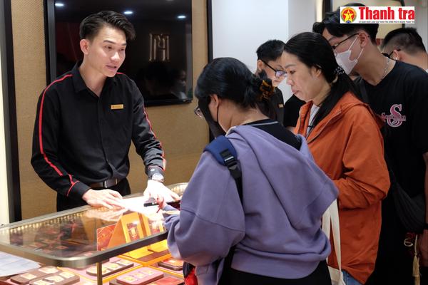 Giá vàng hôm nay 25/2: Vàng biến động khi sát vía Thần Tài