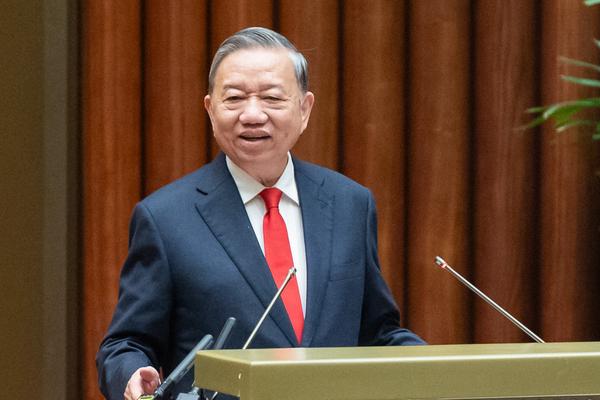 Tổng Bí thư: Kinh tế nhà nước nắm giữ các “huyết mạch” không phải để độc quyền