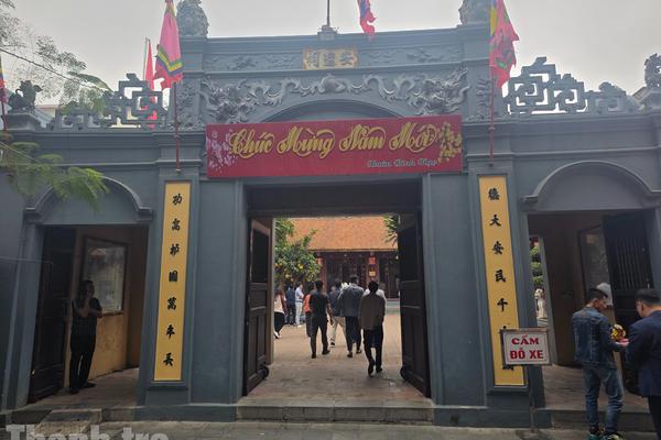 Du xuân Đền Nghè, bái vọng Nữ tướng Lê Chân