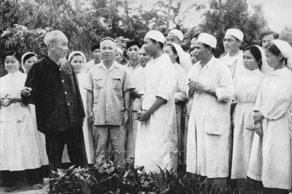 Từ lời căn dặn “lương y như từ mẫu” đến hành trình chuyển mình của y tế Việt Nam