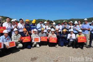 Thủ tướng Phạm Minh Chính kiểm tra cao tốc phía Đông qua Đắk Lắk, yêu cầu hoàn thành trước 30/4/2026