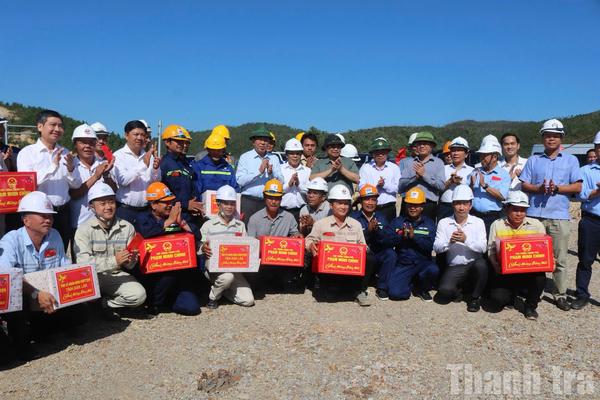 Thủ tướng Phạm Minh Chính kiểm tra cao tốc phía Đông qua Đắk Lắk, yêu cầu hoàn thành trước 30/4/2026
